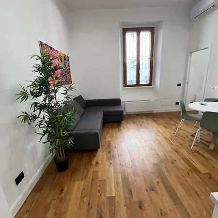 Modern Flat In Isola * 밀라노