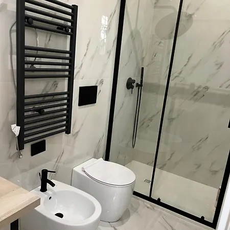 Modern Flat In Isola 아파트 *
