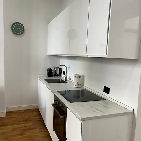 Modern Flat In Isola 아파트 밀라노