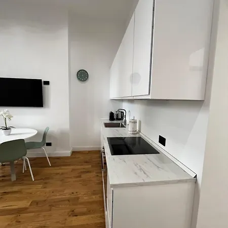 Modern Flat In Isola 아파트 밀라노