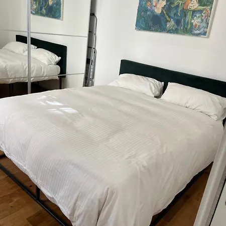 Modern Flat In Isola *